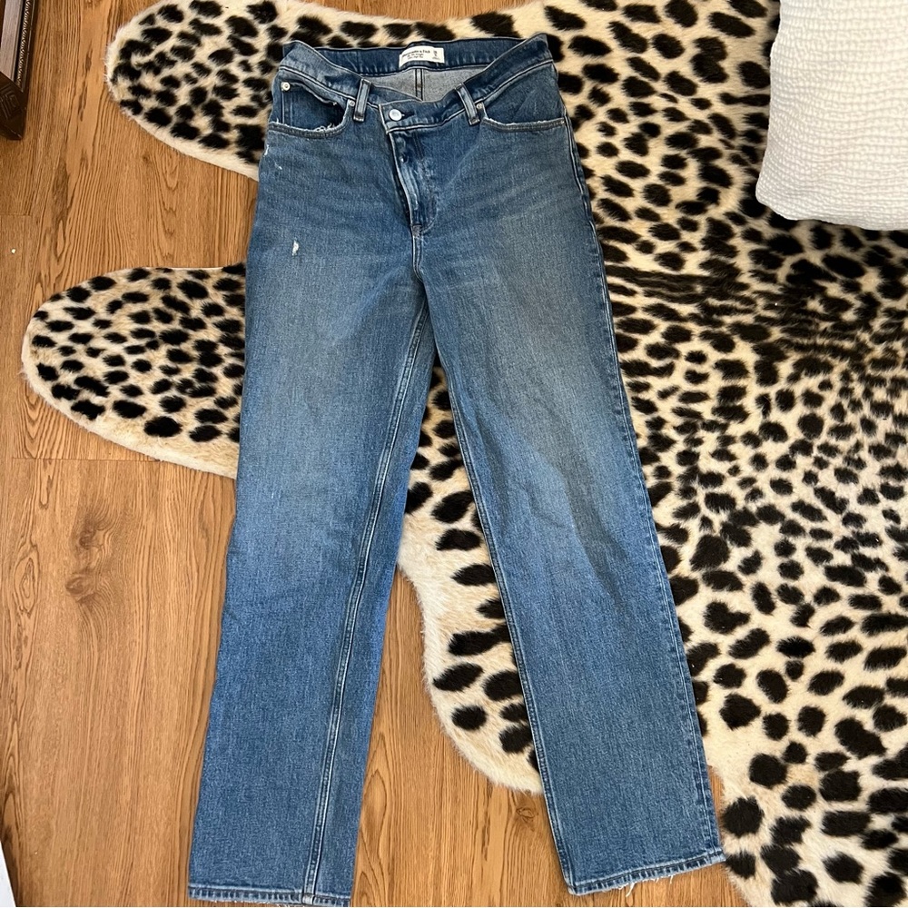 Abercrombie 90’s Straight Ultra High Rise with Criss Cross Waistband NEVER WORN